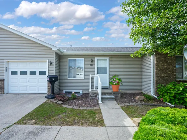 221 Superior Ave, Marine City, MI 48039
