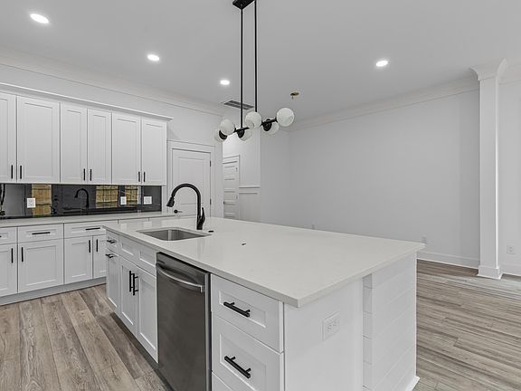 4th image of 4840 Nesbitt Ave