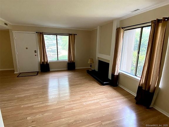 3rd image of 32 Canterbury Ln #32