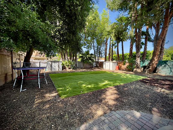 4th image of 13849 Moorpark St