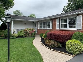 3rd image of 1218 Birchwood Dr