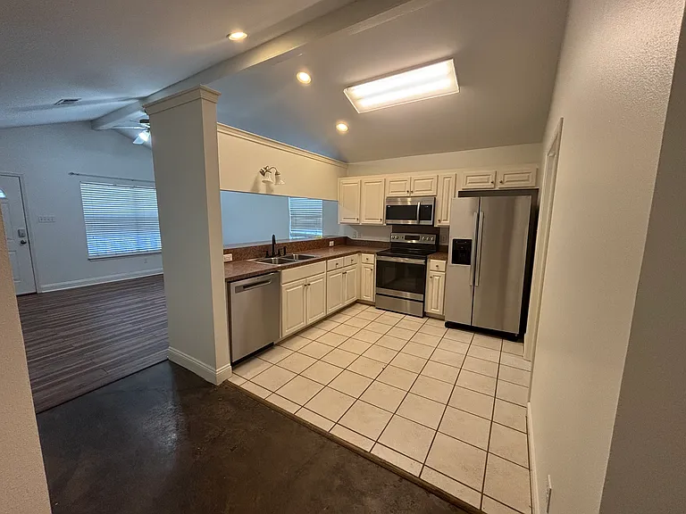 907 Arnold St — Photo 9