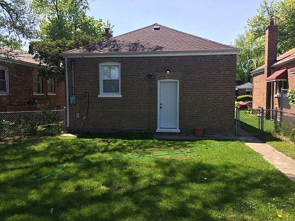 2nd image of 10055 S Hoxie Ave