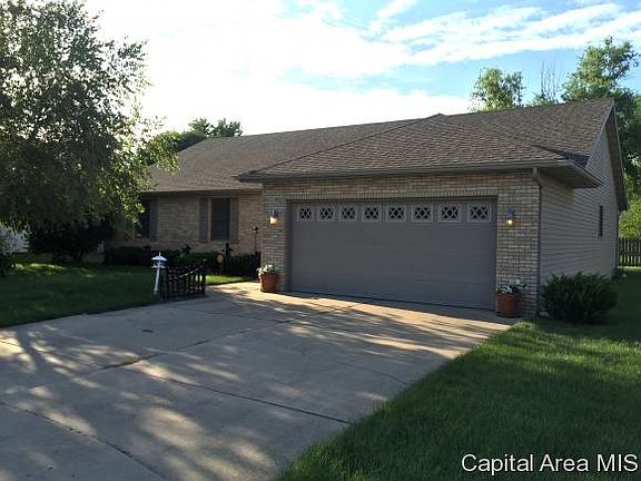2nd image of 819 Oakbrook Ave