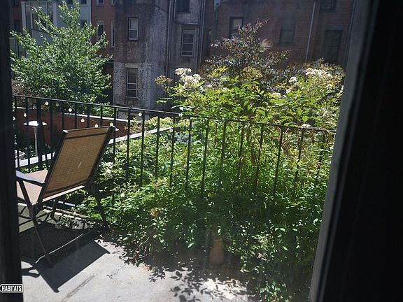 4th image of 134 W 70th St APT 4