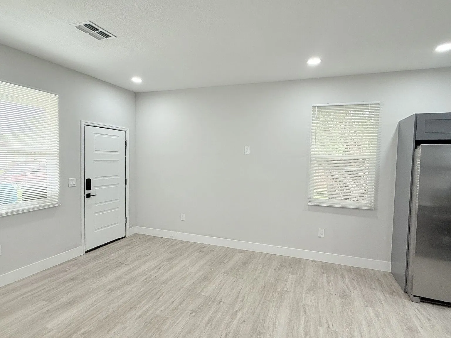 2 bed, 1.0 bath, $2,095 — Photo 4