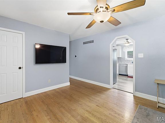 4th image of 116 Appletree Ln