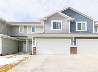 231 Pin Oak Ct, Norwalk, IA 50211