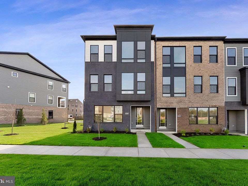 1st image of 129 Summit Point Blvd Unit 11-J