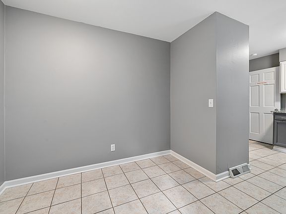 Eat space in kitchen