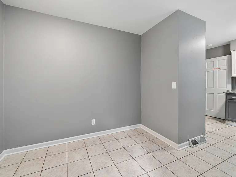 Eat space in kitchen