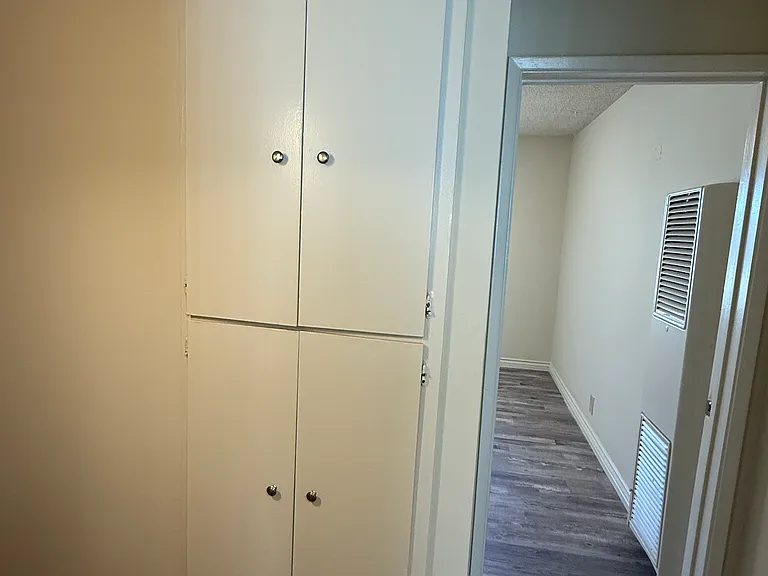Village Glen Apartments — Photo 20