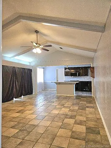 3 bed, 2.0 bath, 2022 sqft, $2,000 — Photo 3