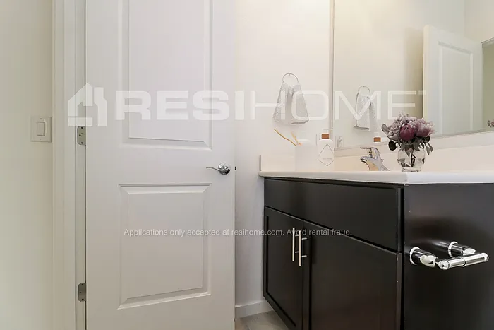 18030 W Pierson St — Photo 11