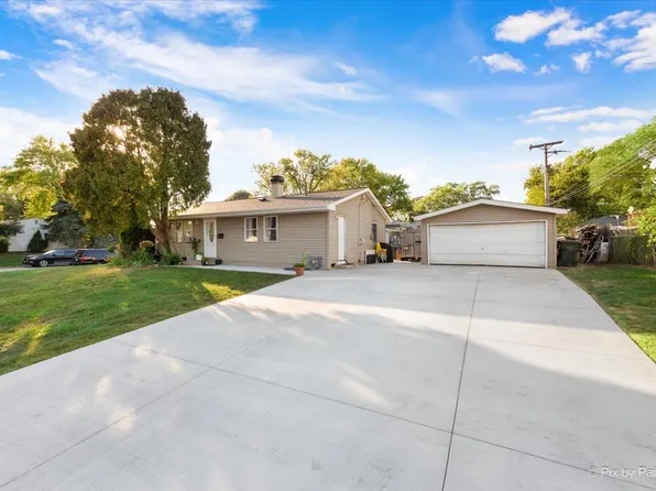 200 Amarillo Dr, Carpentersville, IL 60110