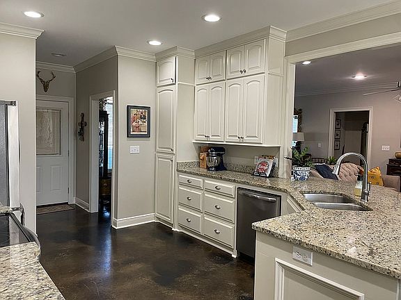 4th image of 6831 Anderson Ln