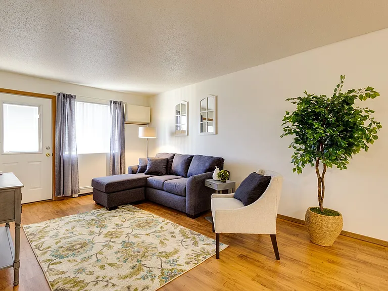 Dakota E & W Apartments — Photo 9