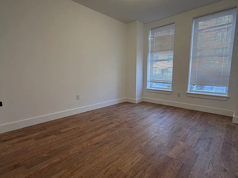 286 Hawthorne Ave #1 — Photo 3