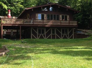 955 Peninsula Dr, Central City, PA 15926