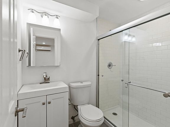 4th image of 86 Vroom St #1
