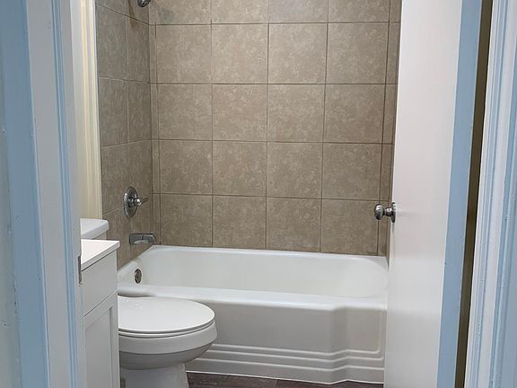 4th image of 2306 Lee St