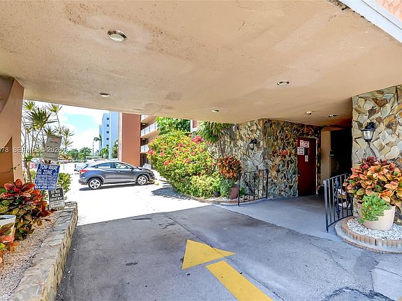 3rd image of 301 NE 14th Ave APT 702