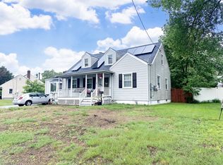 29 Hooker Rd, Bridgeport, CT 06610