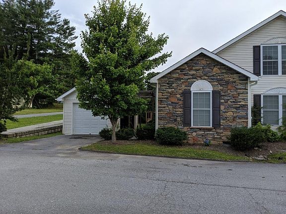 2nd image of 74 Turnabout Ln