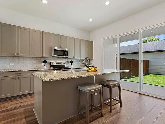 3rd image of 3122 Wayside Ave #1