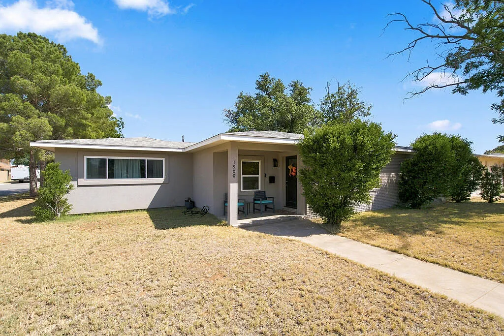 4 bed, 3.0 bath, 2289 sqft, $3,500 — Photo 2