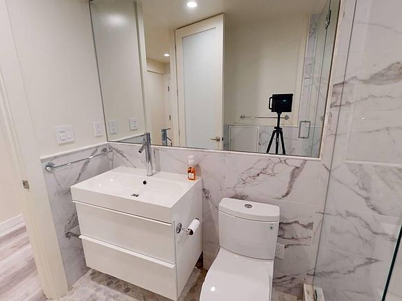 5th image of 1633 Washington St #1633A