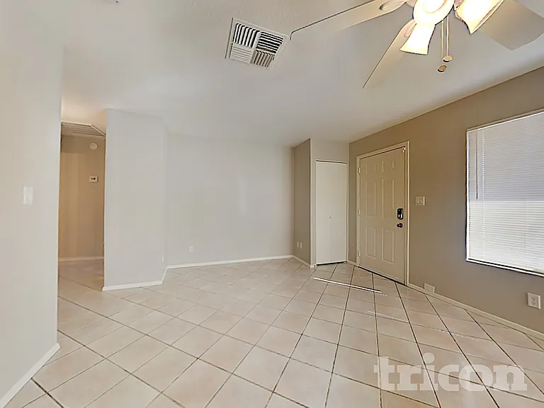 20812 N 11th Ave — Photo 3