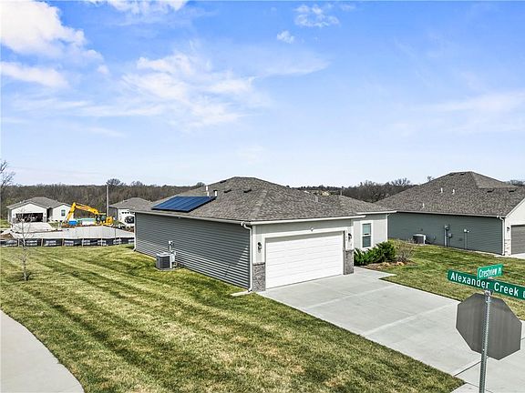 2nd image of 2104 Crestview Ct