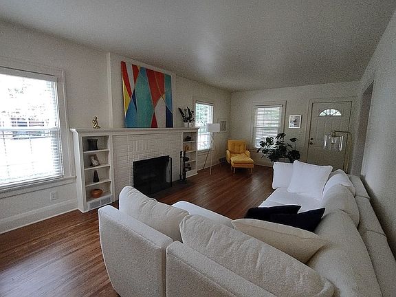 3rd image of 2257 Pemberton Dr