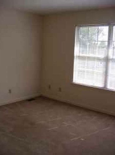 2nd image of 2114 Fountain Crest Cir