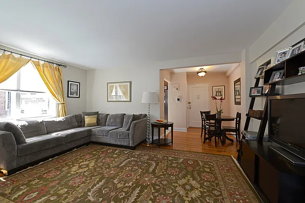 Sold by Re/Max In The City | media 20