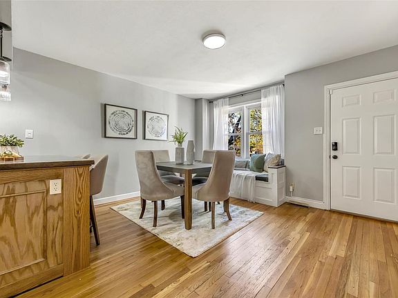 4th image of 11 Saint Michael Ct