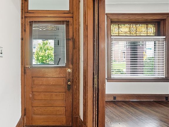 5th image of 2412 Fairview Ave