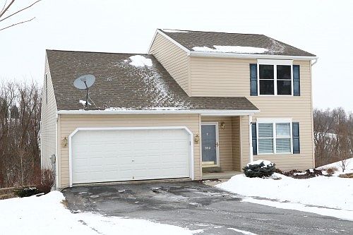 1st image of 352 Dogwood Ln