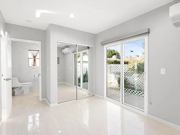 5th image of 19137 Calvert St #1