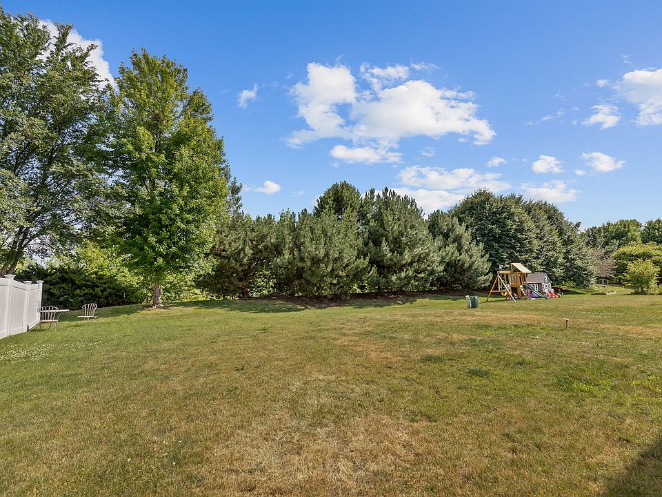 2nd image of 461 Campion Dr