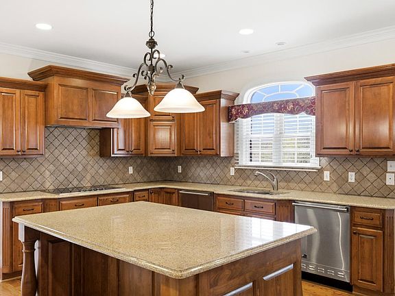 3rd image of 1080 Remington Rd