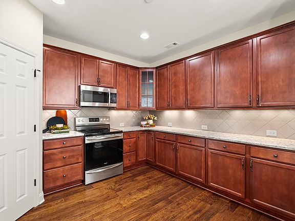 5th image of 639 Weybridge Dr