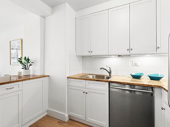 4th image of 7 E 14th St APT 808