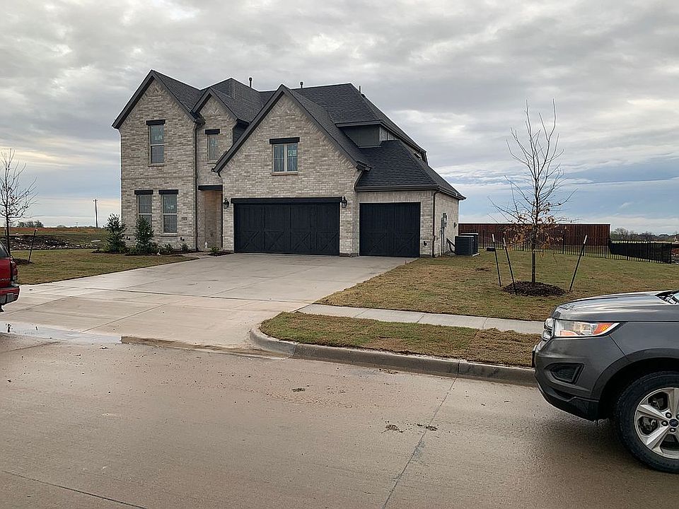 2nd image of 1010 Bent Tree Ln