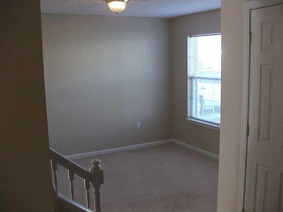 4th image of 144 Swaying Pine Ct