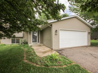 913 Carolina Pkwy NW, Hutchinson, MN 55350