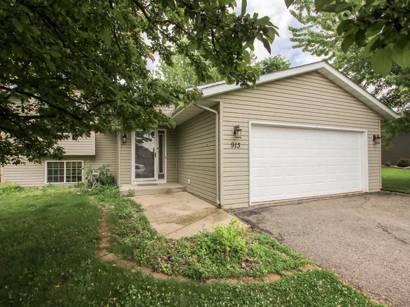 913 Carolina Pkwy NW, Hutchinson, MN 55350