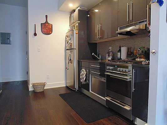 5th image of 390 Lorimer St APT 1D