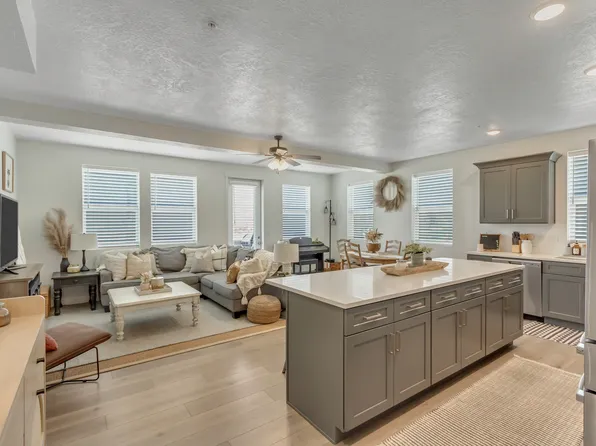 8342 S Sky Mirror Ln W #H101, West Jordan, UT 84088